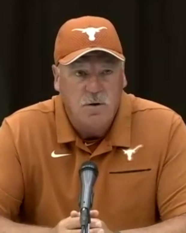 052722-Mike White-Janae Jefferson-Texas-NCAA Super 02-ah